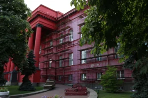 Входит ли учеба в вузе в трудовой стаж Украина: правила и нюансы 2026